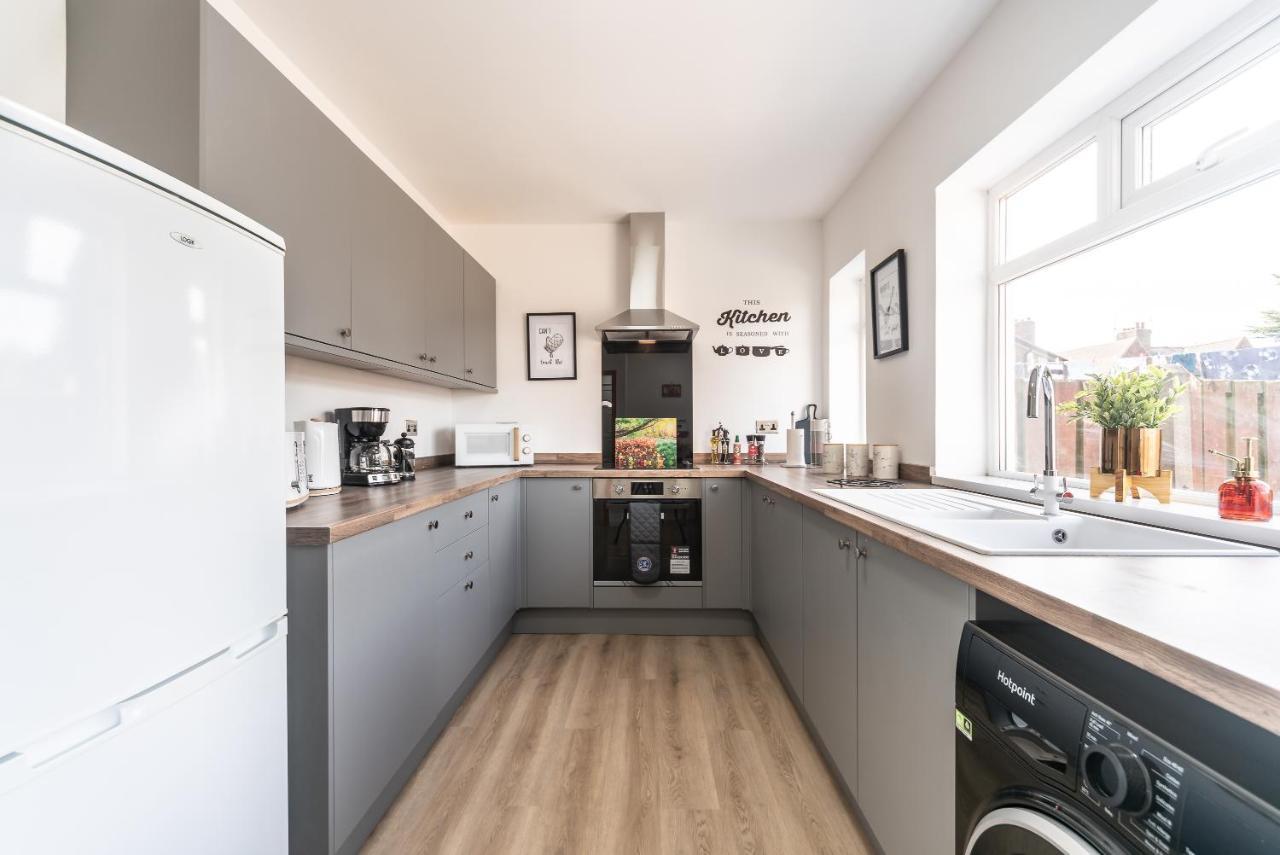 Aseda 4 Bedroom Private Parking, Game Zone -Pool Table, Garden Home Kingston upon Hull Exterior photo